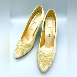 Vintage White Dyeables Wedding Heels sz 7.5